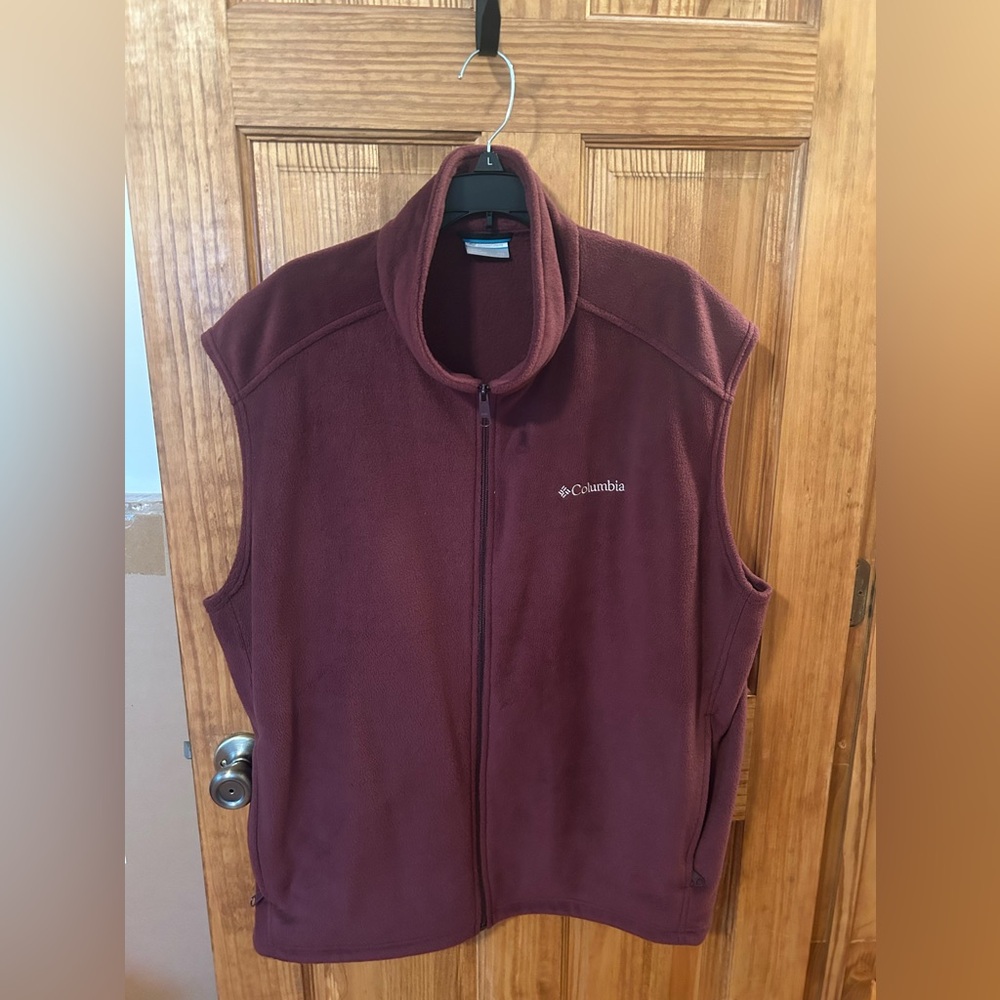 Men’s Columbia fleece vest, size XXL